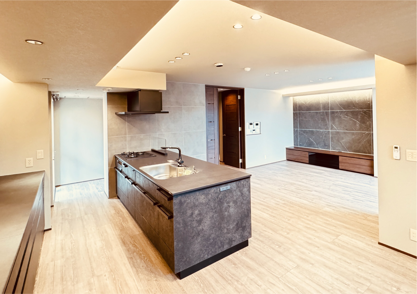 THE SKY 御影郡家0402号室の内装写真